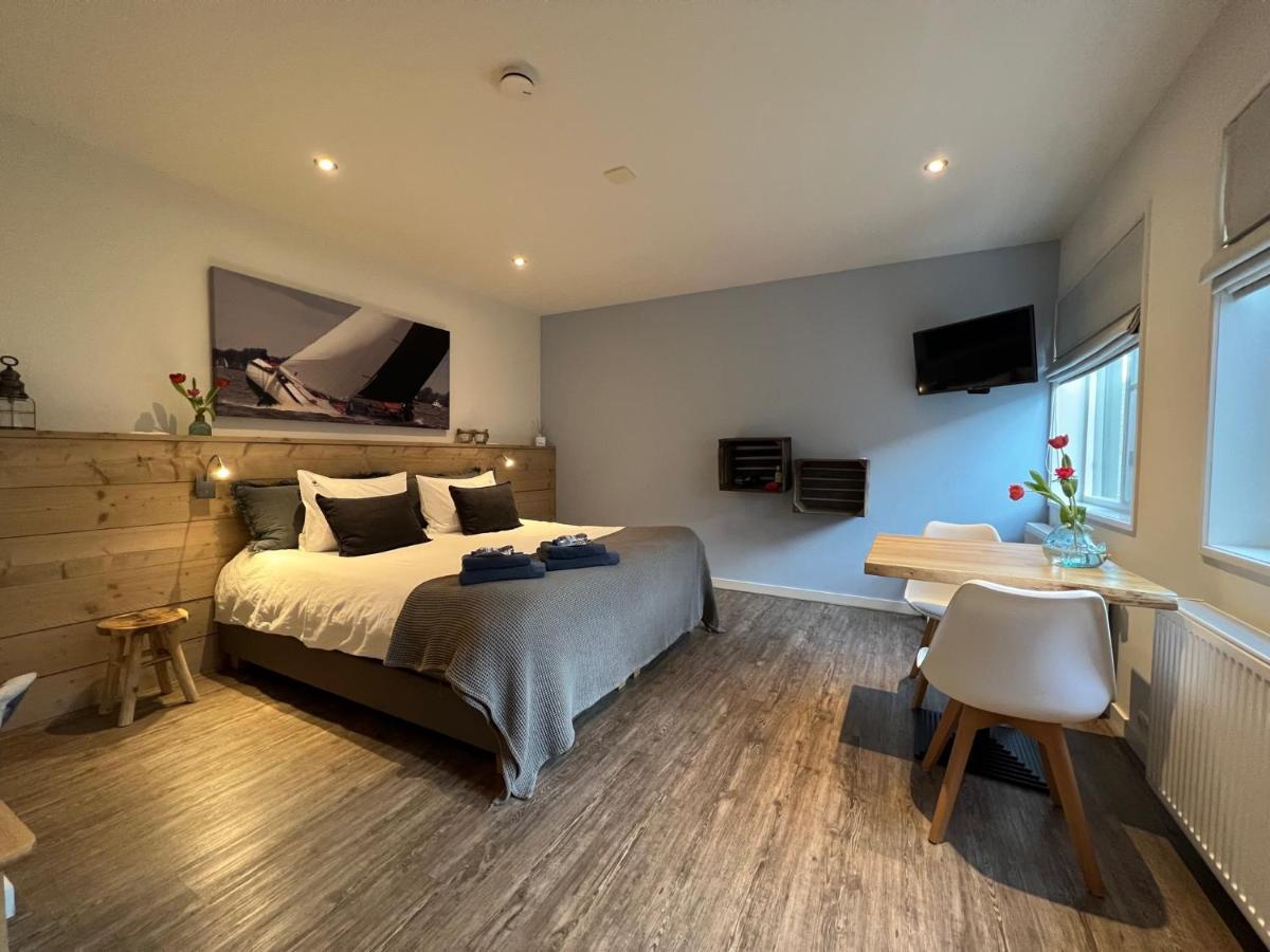 Mid83 Bed & Breakfast Woudsend Екстериор снимка
